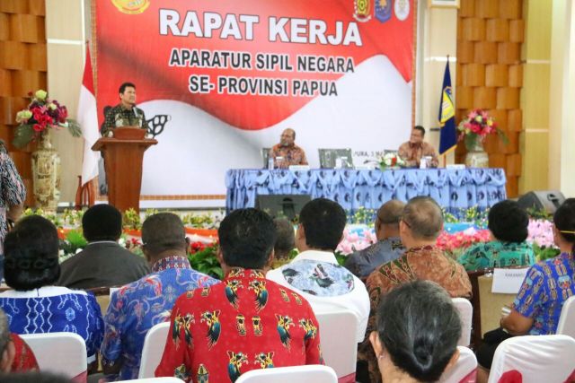 20170303 penyerahan akreditasi badan diklat papua  1