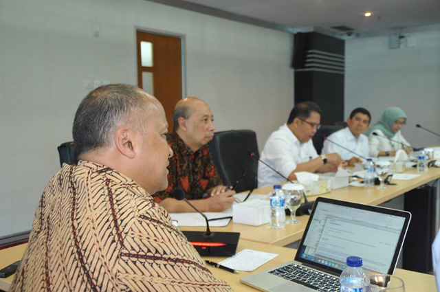 MENTERI Rapat di Kominfo 7