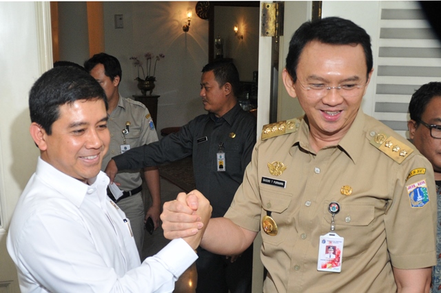 20150303 jabat erat yuddy-ahok 1