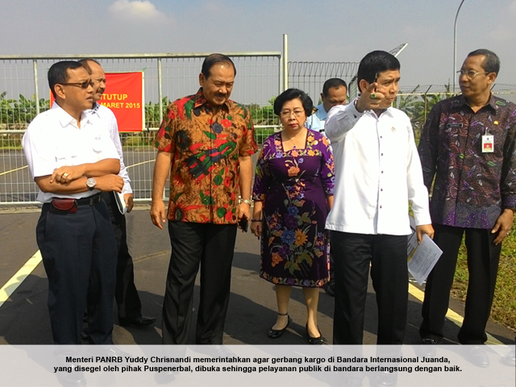 20150409 - MENTERI di Bandara Juanda