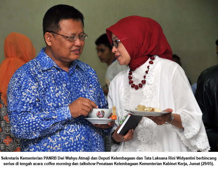 20150529 Rini Widyantini dan Sesmen di coffee morning