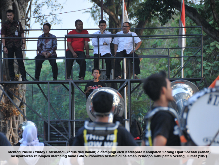 20150714 Menteri nonton marching band di Serang