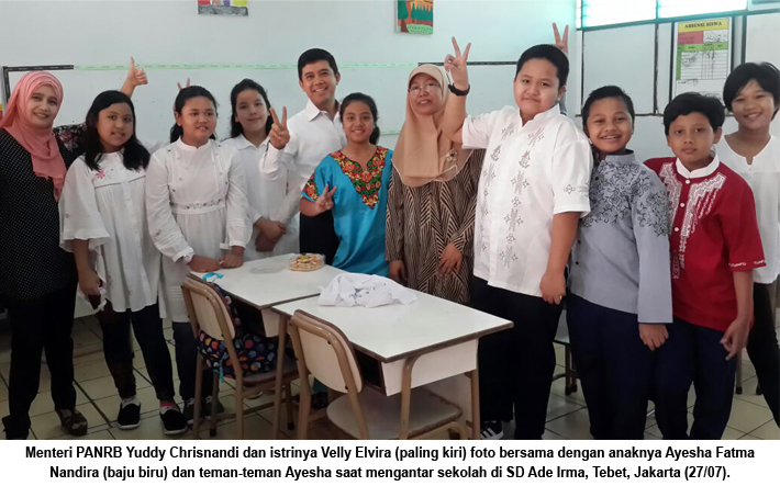 20150727 Menteri Antar Anak Sekolah