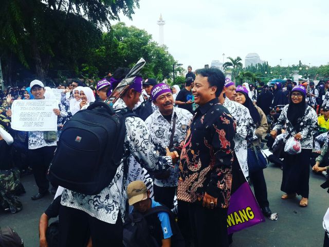 20160210 herman di tengah demo