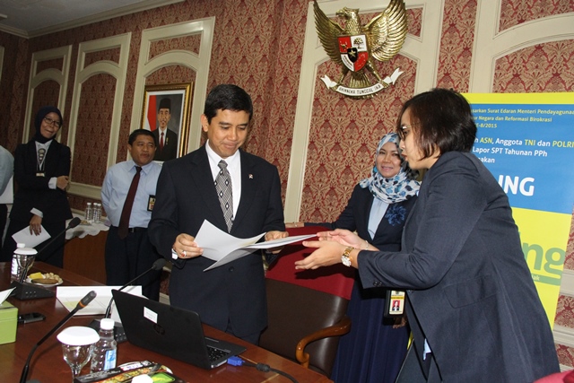 Menteri PANRB Lapor SPT Tahun 2015