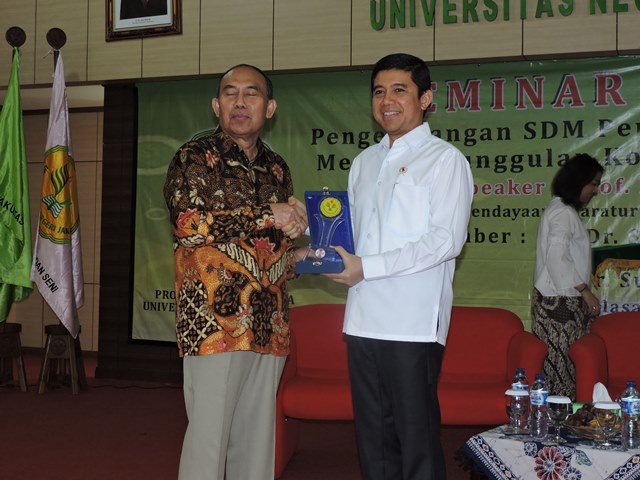 20160524 - MENTERI - Keynote Speaker di UNJ 4