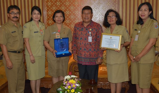 20170725 sekda denpasar terima penghargaan KLA