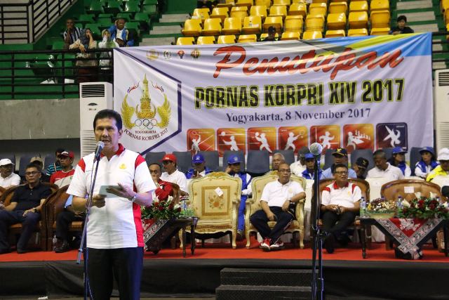 20171108 menteri tutup porseni korpri3