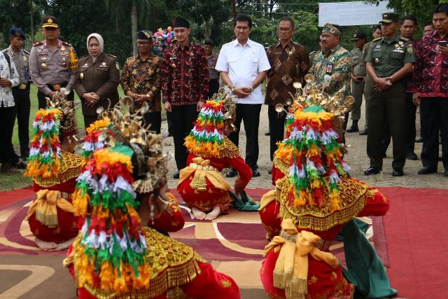 20171228 jambi serahkan sertipikat5