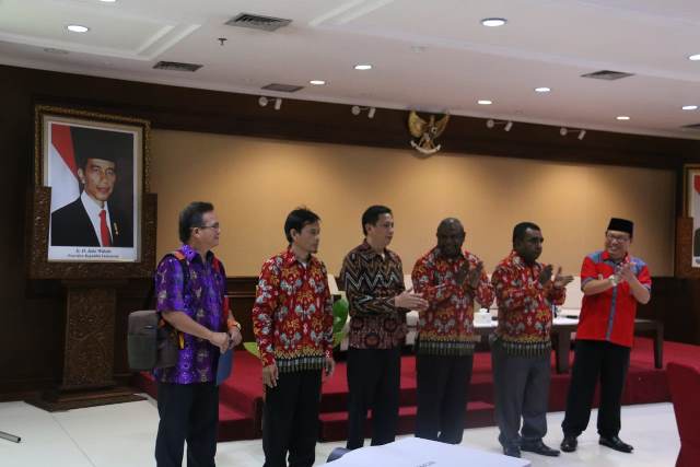 20180628 menerima delegasi teluk bintuni3