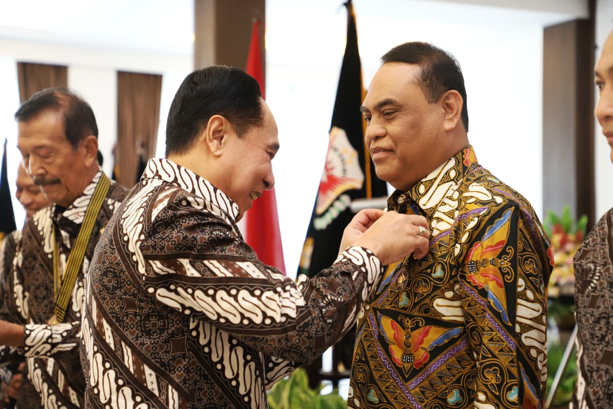 20190630 Menteri PANRB Terima Penghargaan Bintang Bhakti Tri Dharma Pratama