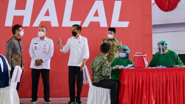 20210610 Presiden Jokowi Targetkan Satu Juta Penyuntikan Dosis Vaksin per Hari pada Juli Mendatang