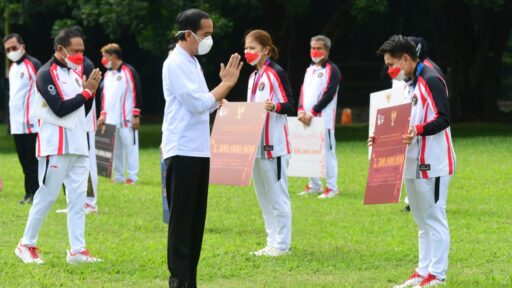 20210816 Presiden Serahkan Bonus Apresiasi bagi Atlet Indonesia di Olimpiade Tokyo