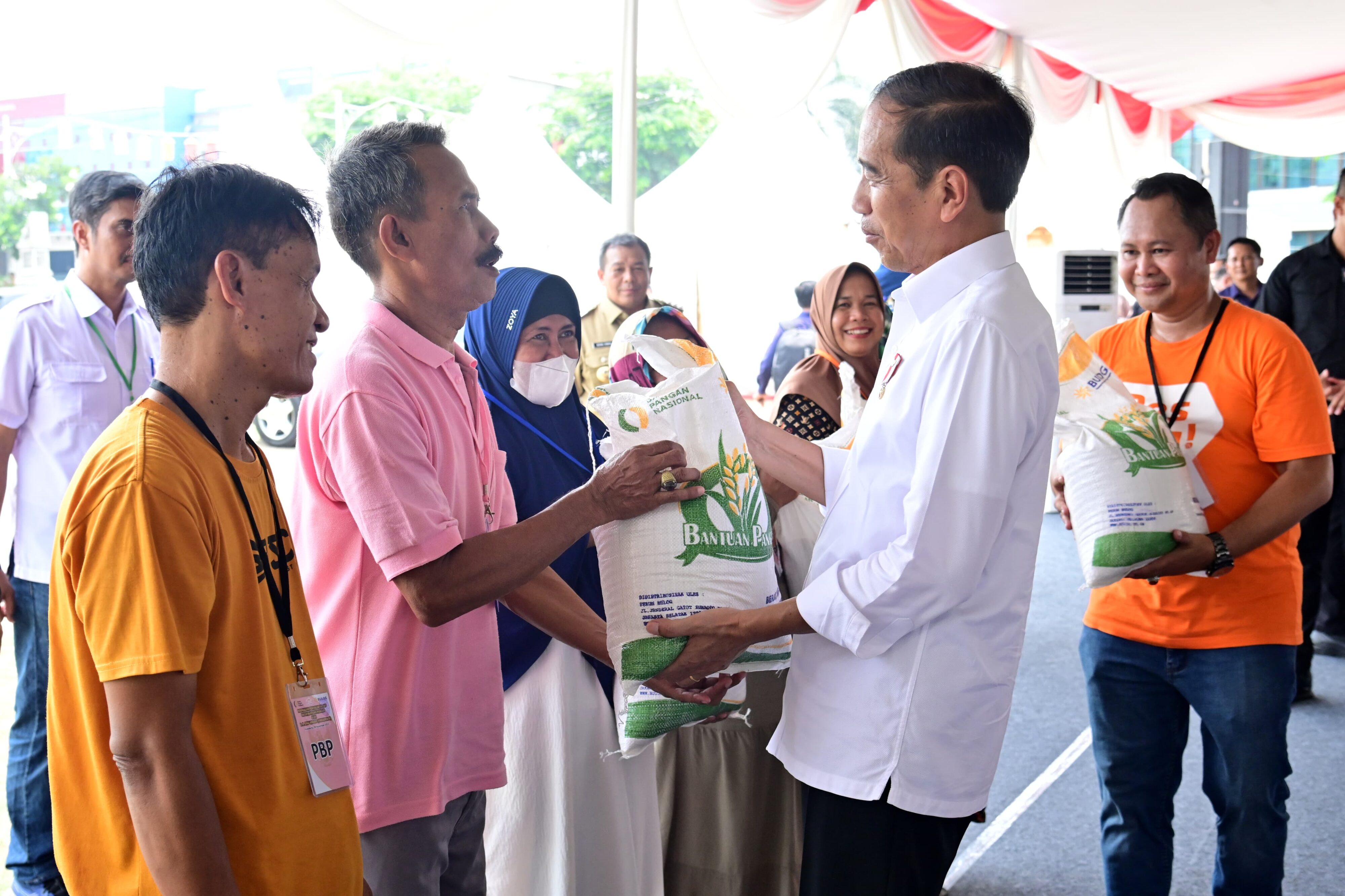 20231110 Presiden Jokowi Pastikan Bantuan Beras di Purwakarta Tersalurkan dengan Baik