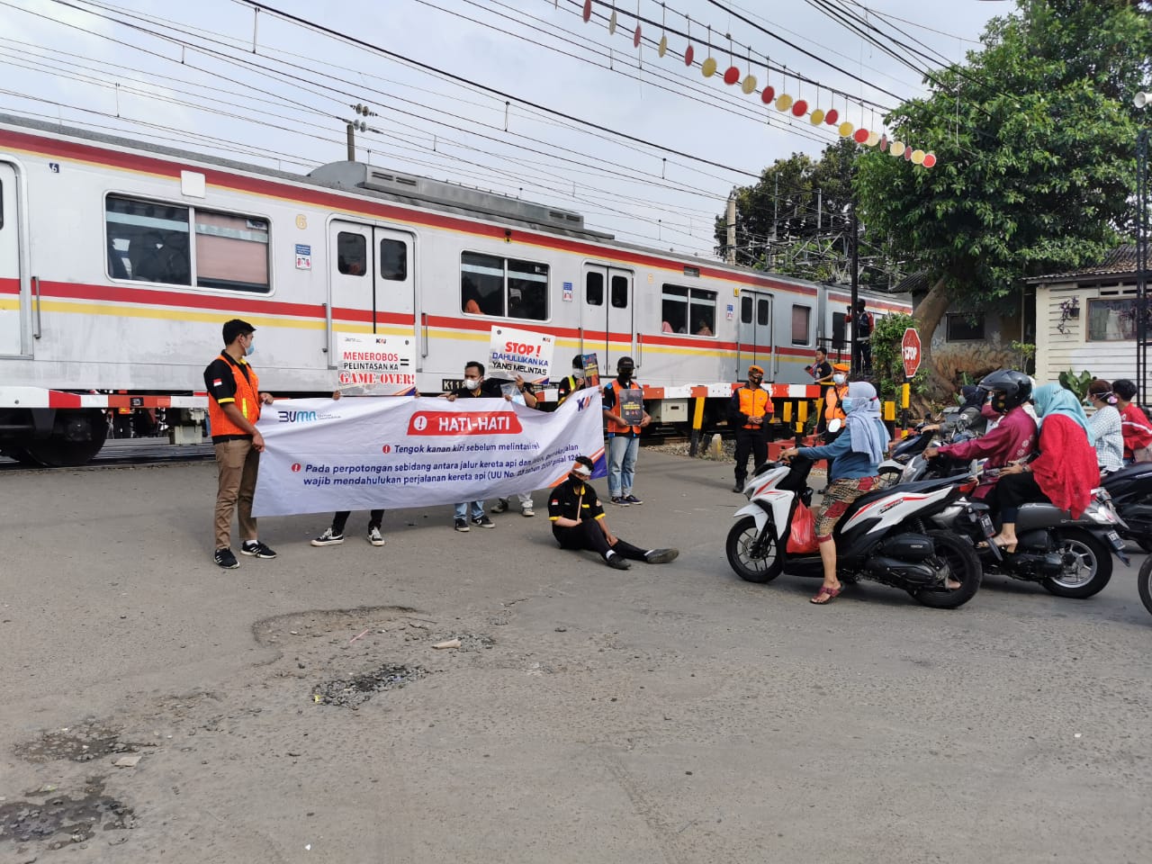 20231121 KAI Ingatkan Disiplin Berlalu Lintas di Perlintasan Sebidang Cegah Kecelakaan Lalu Lintas