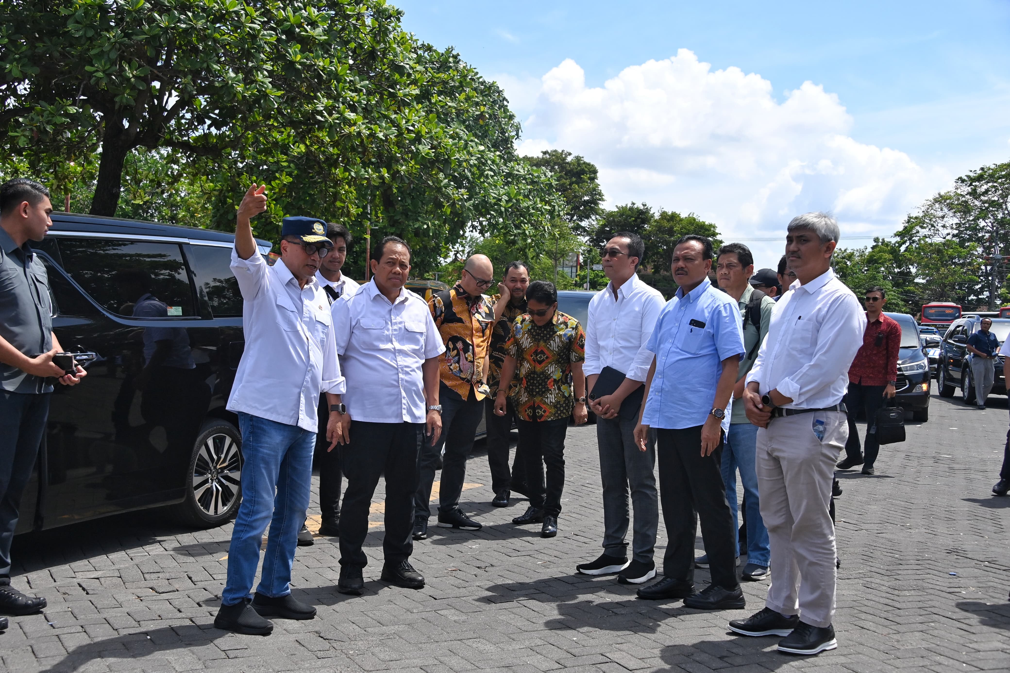 20231218 Menhub Bahas Tindak Lanjut Pembangunan LRT Bali