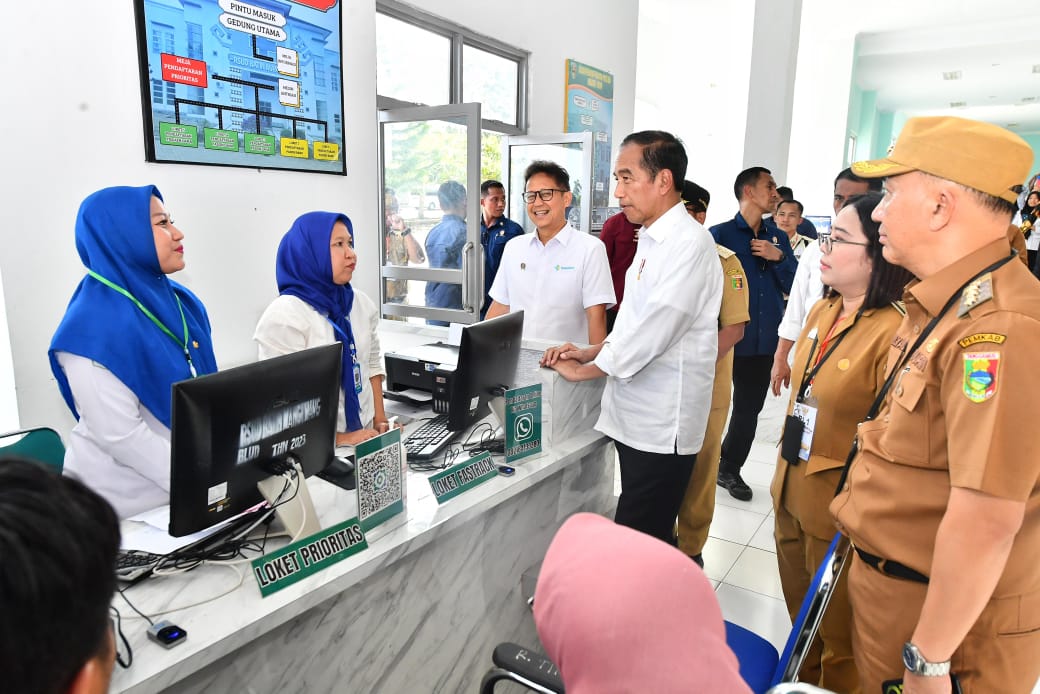 20240715 Presiden Jokowi Tinjau RSUD Batin Mangunang Periksa Kesiapan Layanan Kesehatan