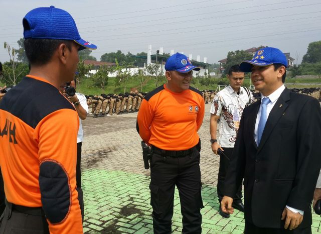 meninjau latihan fisik