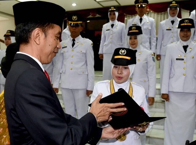 praja muda jokowi lantik 8