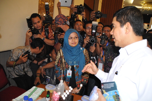 tinjau pameran 2