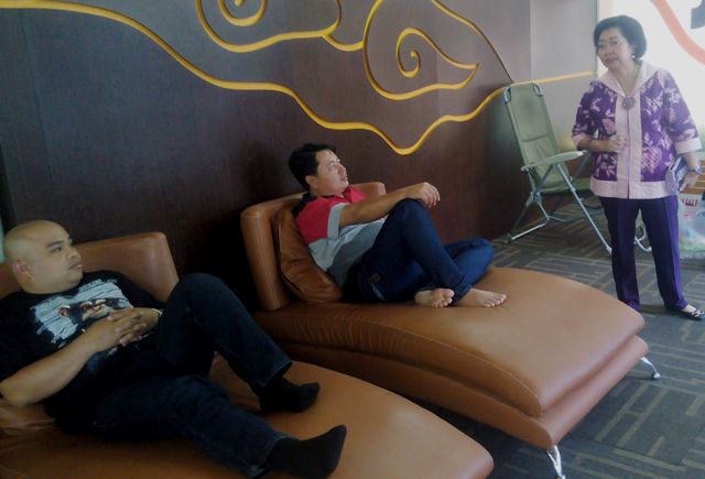 tinjau rest area bandara soetta