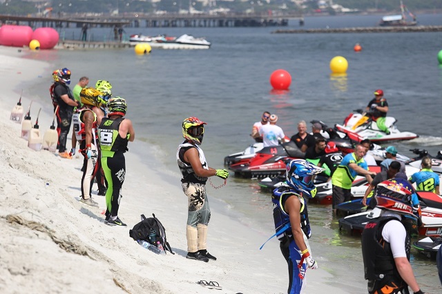 20190329 jetski menteri2