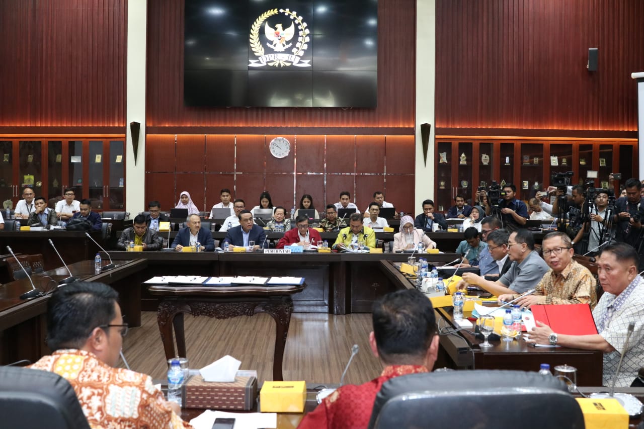 20190916 Menghadiri Rapat Pembahasan Rancangan Revisi UU 8