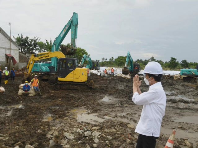 20210225 Presiden Tinjau Tanggul Citarum yang Jebol di Kabupaten Bekasi