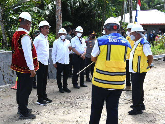 20220707 Presiden Jokowi Tinjau Proyek Peningkatan Struktur Jalan di Pulau Nias