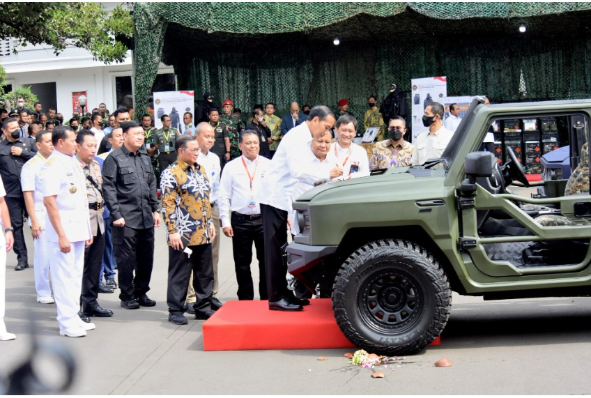 20230118 Presiden Jokowi Jajal dan Resmikan Nama Rantis Maung