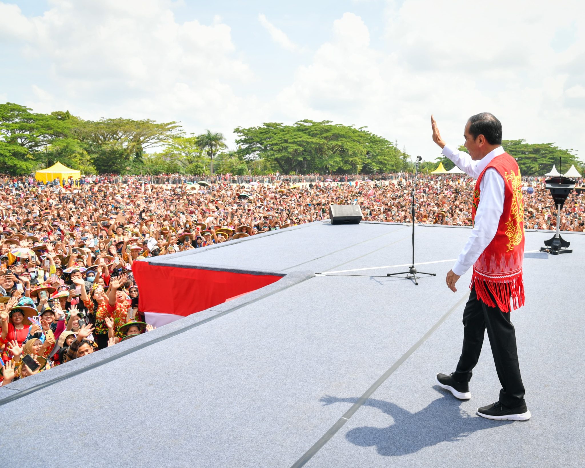 20231103 Presiden Jokowi Hadiri Festival Dahau di Kutai Barat