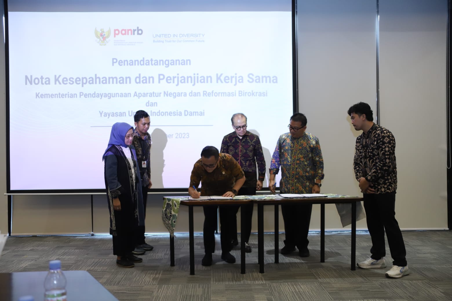 2023117 Penandatanganan MoU Kementerian PANRB dengan Yayasan Upaya Indonesia Damai UID 17