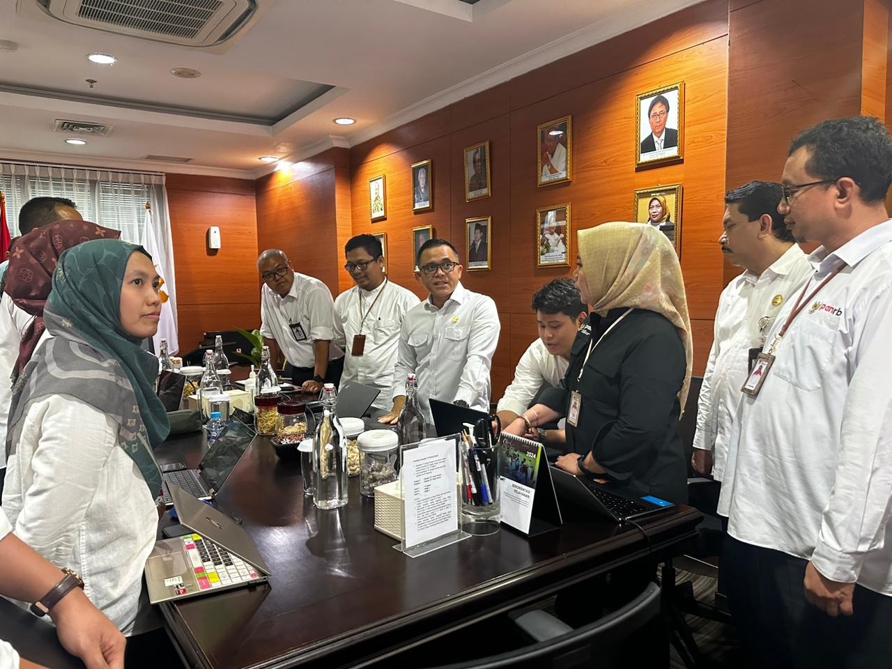 20240102 Menteri PANRB Tinjau Kesiapan Transformasi Digital dengan Tim SPBE 6