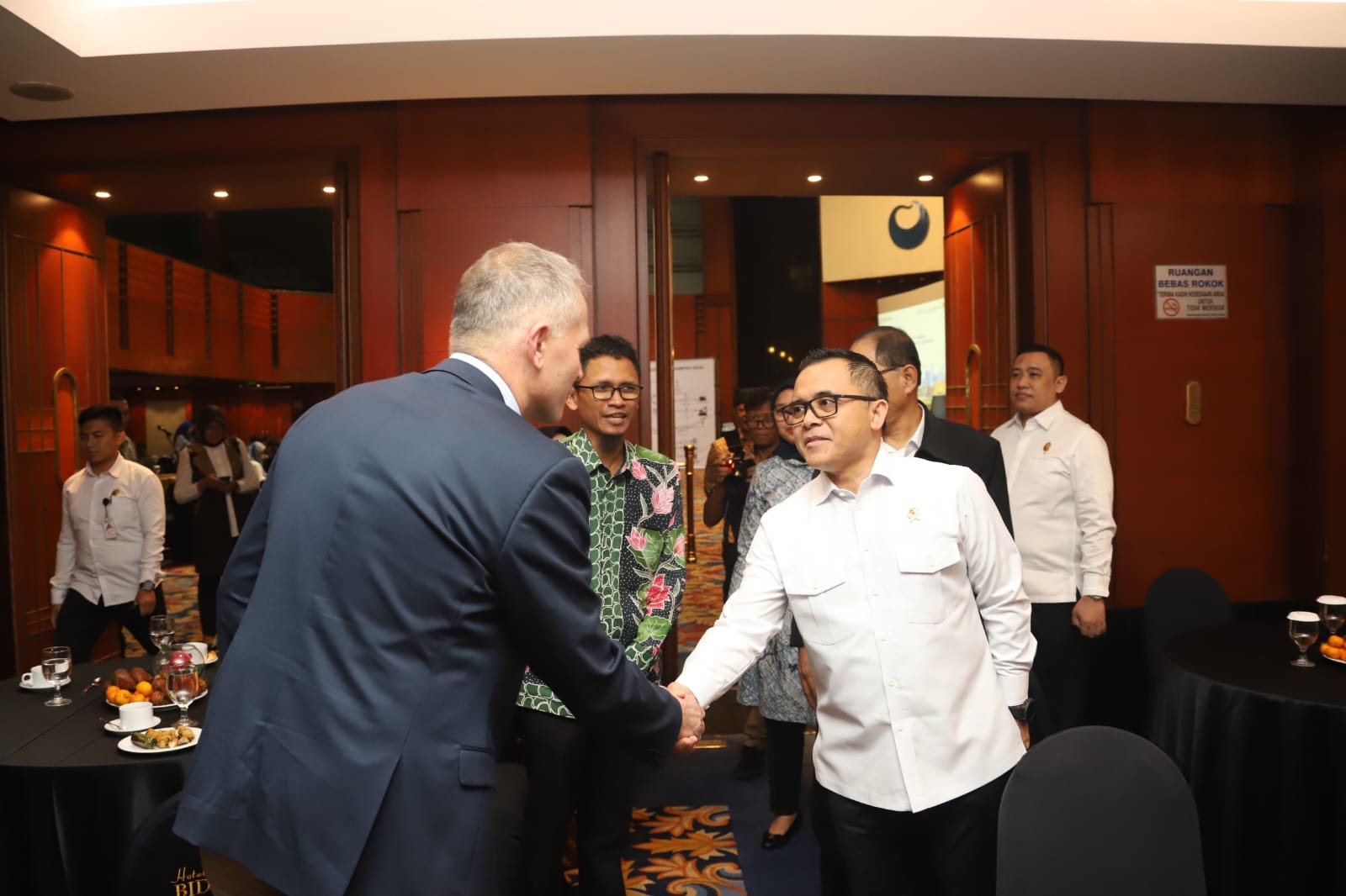 20240205 MENTERI Launching Buku Membumikan 5 Aspek Pengelolaan Sampah 9