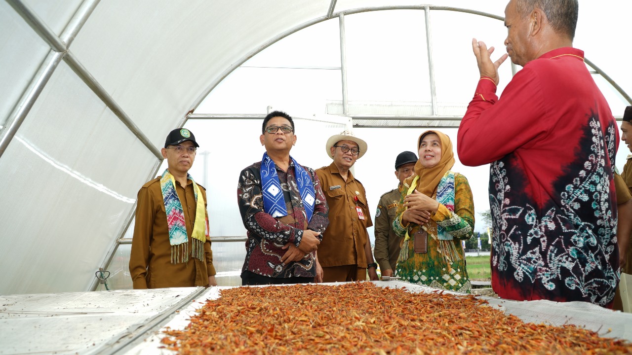 20240522 Kunjungan Lapangan dan Penandatanganan Komitmen Replikasi Inovasi Pelayanan Publik Bidang Pertanian dan Ketahanan Pangan 1