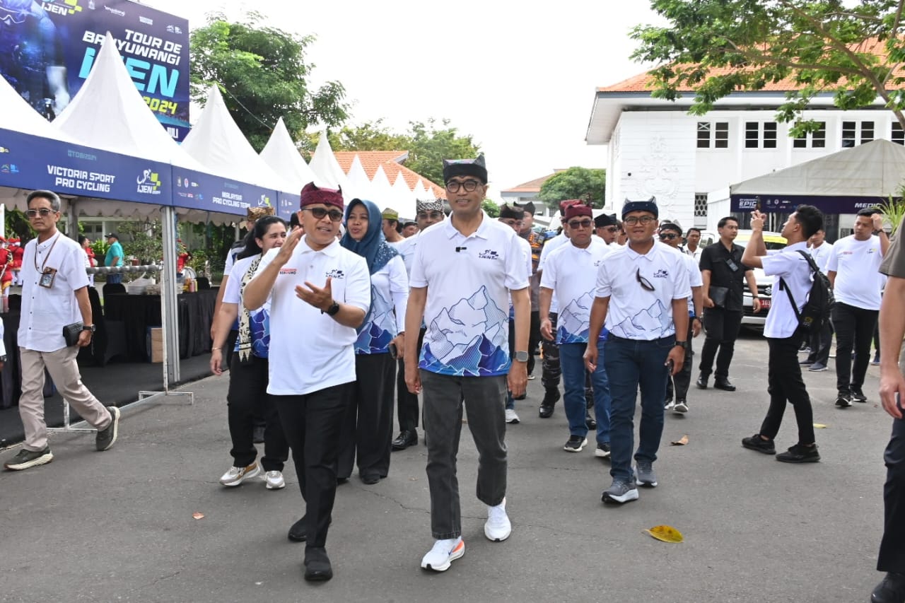 20240725 Menteri PANRB dan Menhub Hadiri Tour de Banyuwangi Ijen 2024 10