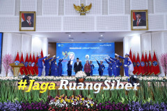 Menteri PANRB Rini Raih Penghargaan Adibhakti Sanapati 2025 dari BSSN 20251201 Penghargaan BSSN 2