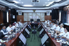 Rapat Bersama Menteri Keuangan 20251229 MENTERI Rapat Bersama Menteri Keuangan 19