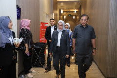 Presentasi Uji Publik Monitoring & Evaluasi Keterbukaan Informasi Publik 2025 20251119 Presentasi Uji Publik Monitoring Evaluasi Keterbukaan Informasi Publik 2025 1