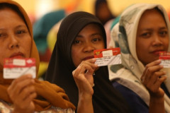 Mensos Targetkan 300 Ribu Keluarga Lulus dari PKH 20251029 Mensos Targetkan 300 Ribu Keluarga Lulus dari PKH