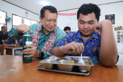 Wamen Purwadi Tinjau MBG Hingga Layanan RSUD di Kota Jambi 20250918 Peninjauan Makan Bergizi Gratis MBG19