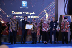 Penandatanganan Komitmen Bersama Pembangunan ZI dan Perjanjian Kinerja Kementerian Hukum 2025 20260108 Penandatanganan Komitmen Bersama Pembangunan ZI dan Perjanjian Kinerja Kementerian Hukum 2025 14