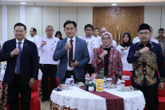 Pencanangan Pembangunan ZI, Penandatanganan Pakta Integritas, dan Perjanjian Kerja Tahun 2026 di lingkungan Kemenko Kumham Imipas 20260128 Pencanangan Pembangunan ZI Penandatanganan Pakta Integritas dan Perjanjian Kerja Tahun 2026 di lingkungan Kemenko Kumham Imipas 13