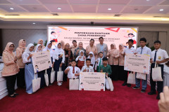 Penyerahan Bantuan Dana Pendidikan Tahun Ajaran Baru 2026/2027 20260618 PEnyerahan Bantuan Pendidikan 12