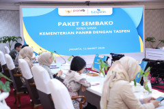 Penyerahan Paket Bingkisan Lebaran bagi Pegawai Kementerian PANRB 20260312 Paket Lebaran Taspen 13
