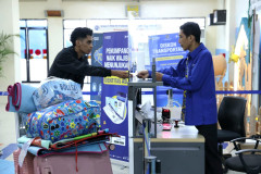 Pastikan Standar Layanan Terpenuhi, Wamen PANRB Cek Angkutan Umum di Bandara dan Pelabuhan 20260318 Peninjauan Layanan Transportasi di Pelabuhan Tanjung Priok 3