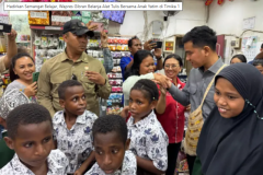 Hadirkan Semangat Belajar, Wapres Gibran Belanja Alat Tulis Bersama Anak Yatim di Timika 20260421 Hadirkan Semangat Belajar Wapres Gibran Belanja Alat Tulis Bersama Anak Yatim di Timika